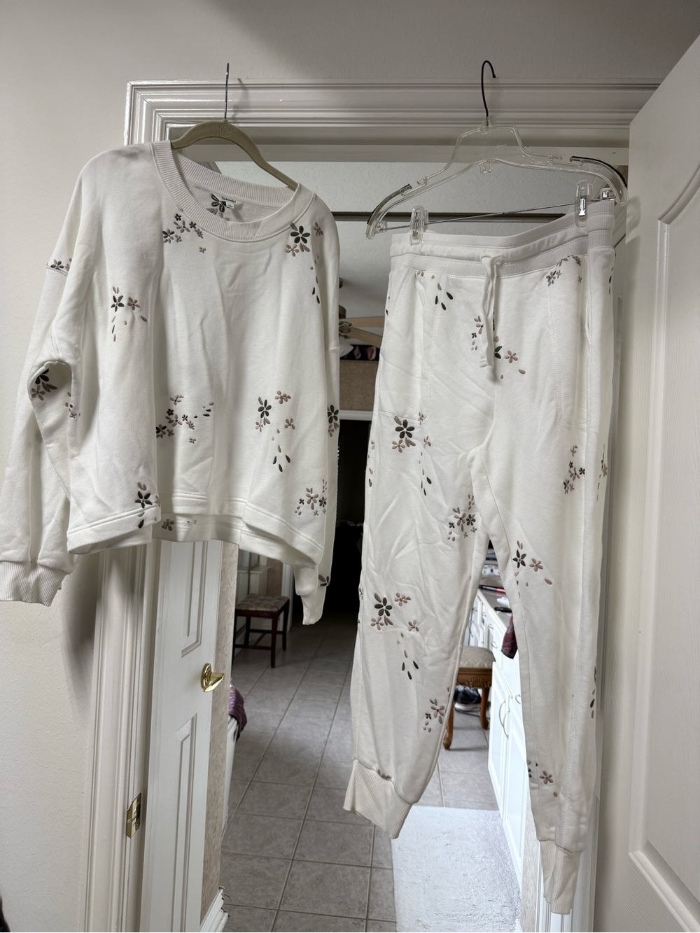 Splendid White Sweatshirt with Blush and Olive Floral Embroidery